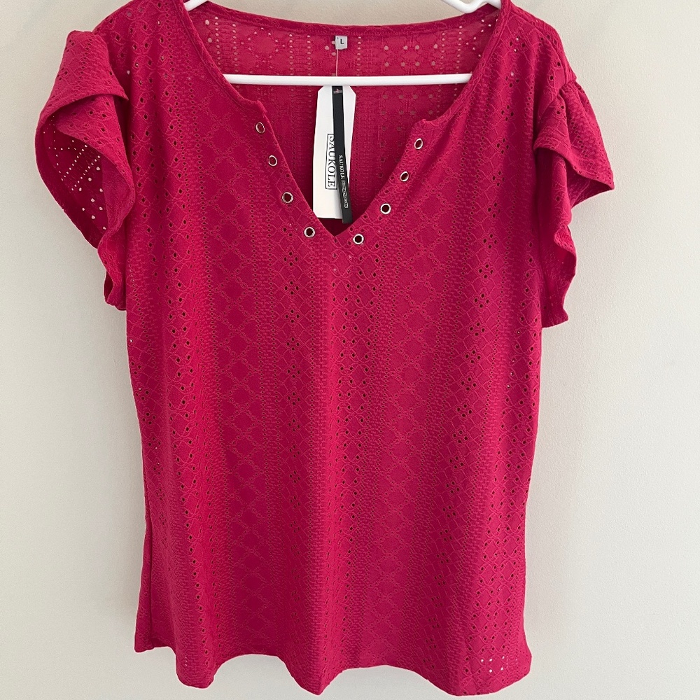 Cap sleeve t-shirt/ blouse w/textured detail, size large
